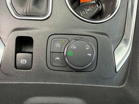 Used 2023 Chevrolet Traverse Premier w/ Redline Edition AWD/4WD image 37