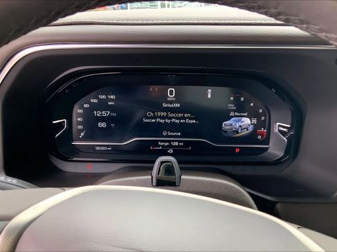 Used 2024 GMC Yukon Denali w/ Advanced Technology Package image 25