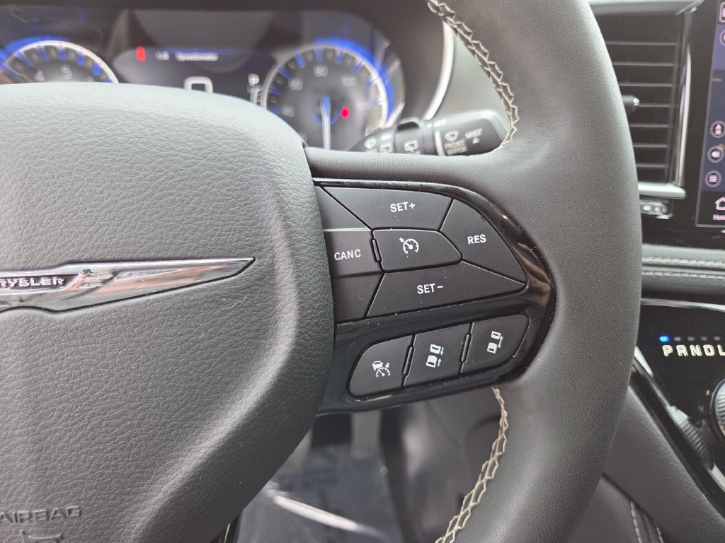 Used 2023 Chrysler Pacifica Limited w/ S Appearance Package AWD/4WD image 37