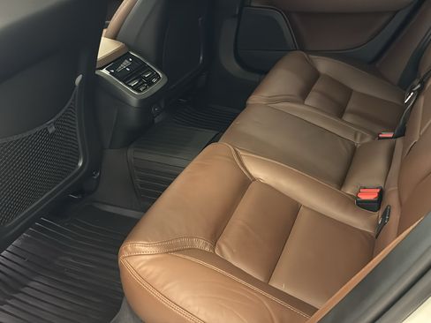 Certified 2025 Volvo V90 B6 Cross Country Ultra w/ Protection Package Premier AWD/4WD image 27