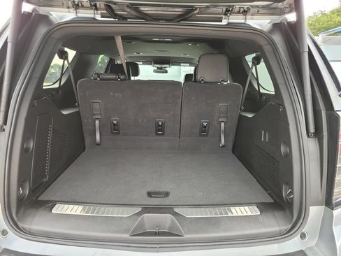 Used 2025 Chevrolet Suburban Z71 AWD/4WD image 13