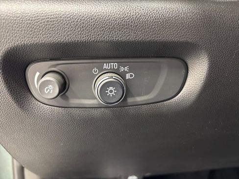 Used 2023 Chevrolet Traverse LT image 31