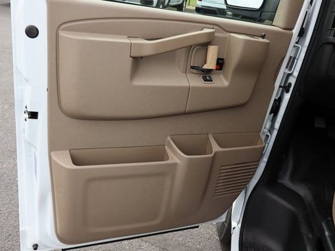 New 2025 Chevrolet Express 3500 w/ Chrome Appearance Package RWD image 15