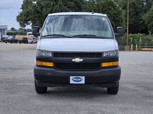 Used 2020 Chevrolet Express 2500 w/ Communications Package RWD image 2