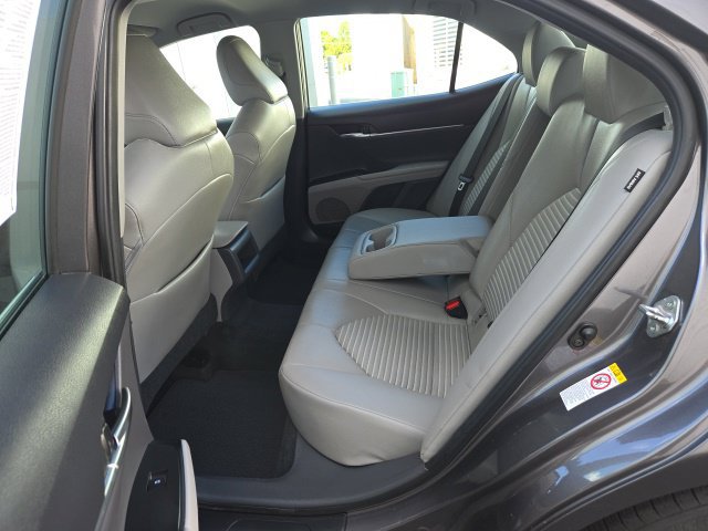 Used 2018 Toyota Camry SE w/ Convenience Package FWD image 16