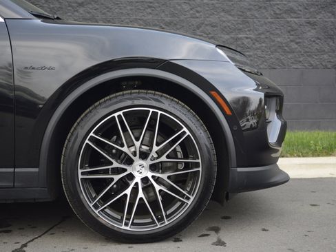 Certified 2025 Porsche Macan 4S Electric image 11