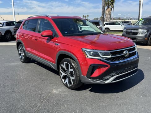 Used 2022 Volkswagen Taos SEL w/ Panoramic Sunroof Package image 2