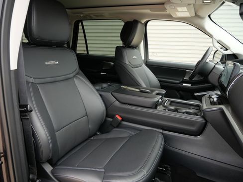 New 2026 Ford Expedition Platinum w/ Driver's Package AWD/4WD image 19