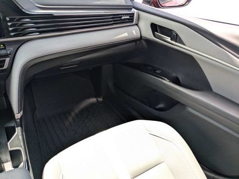 Used 2025 Toyota Camry SE FWD image 16