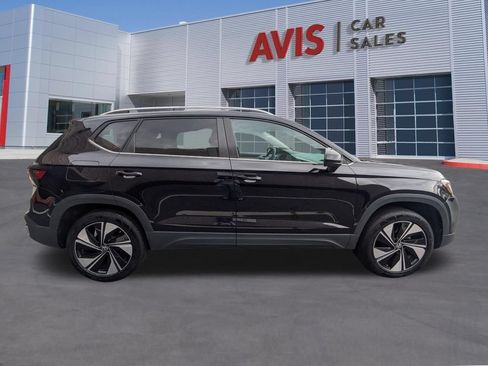 Used 2025 Volkswagen Taos SE AWD/4WD image 5