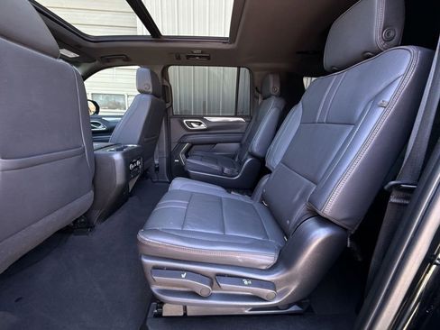 Used 2022 Chevrolet Suburban RST w/ Luxury Package image 25