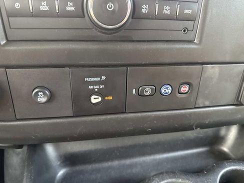 Used 2018 GMC Savana 2500 w/ Enhanced Convenience Package image 29