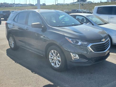 Used 2021 Chevrolet Equinox LS w/ LS Convenience Package image 2