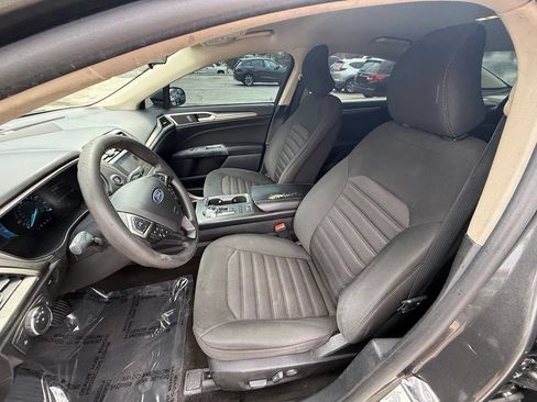 Used 2018 Ford Fusion SE w/ Fusion SE Technology Package FWD image 11