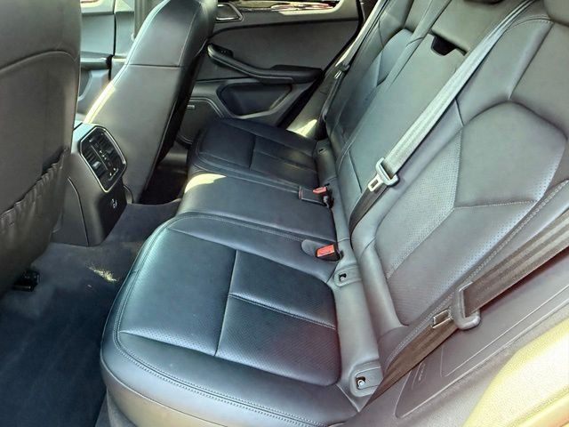 Used 2025 Porsche Macan AWD/4WD image 23