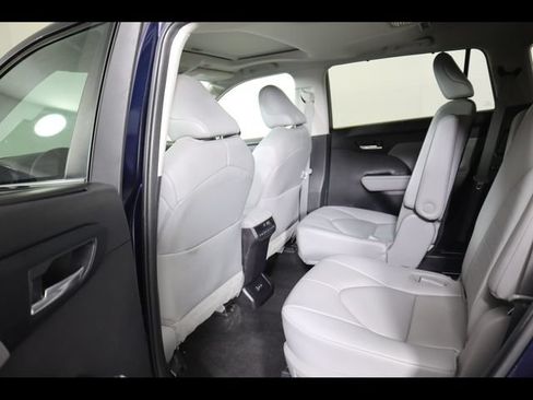 Used 2021 Toyota Highlander Platinum AWD/4WD image 11