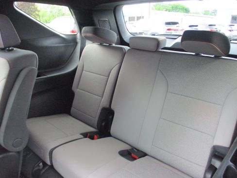 Used 2025 Chevrolet Traverse LT AWD/4WD image 13