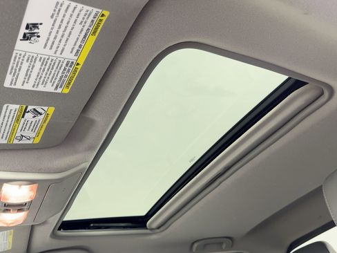 Used 2017 Nissan Frontier SL w/ Moonroof Package image 16