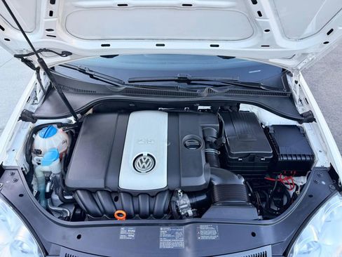 Used 2008 Volkswagen Rabbit 4-Door FWD image 16