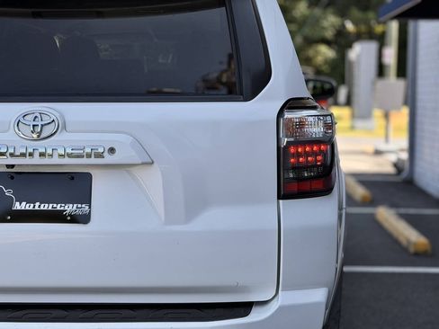 Used 2016 Toyota 4Runner SR5 AWD/4WD image 8