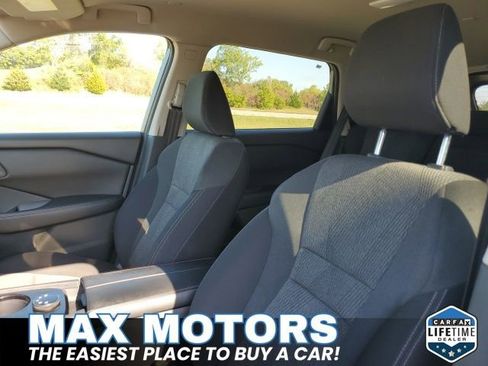 Used 2024 Nissan Rogue SV image 13