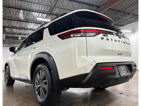 Used 2022 Nissan Pathfinder SV w/ SV Black Package FWD image 17