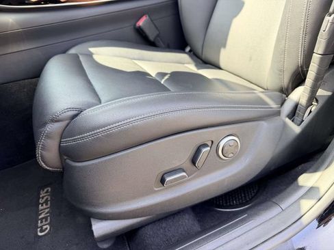Used 2025 Genesis GV70 2.5T AWD/4WD image 15