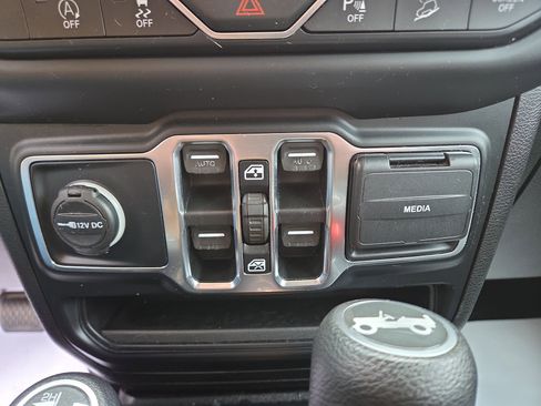 Used 2019 Jeep Wrangler Unlimited Sport S image 16