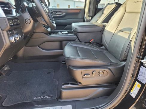 Used 2025 GMC Yukon Denali image 17