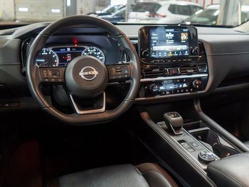 Used 2024 Nissan Pathfinder SL AWD/4WD image 14
