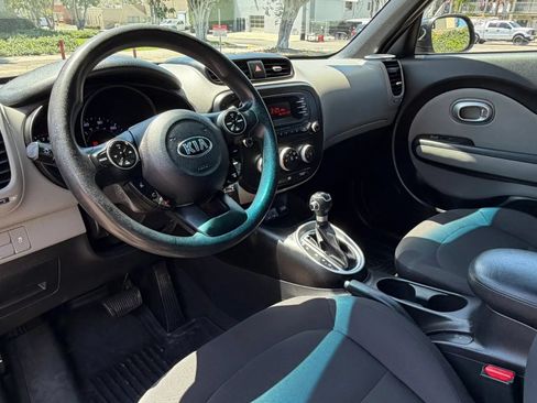 Used 2015 Kia Soul FWD image 12