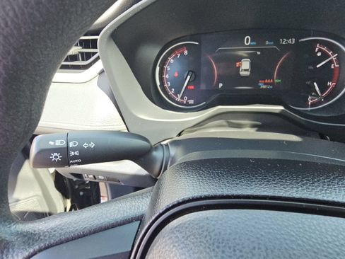 Used 2025 Toyota RAV4 XLE AWD/4WD image 15