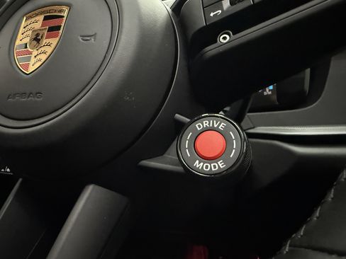 Used 2025 Porsche 911 Carrera image 19