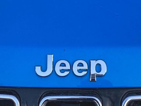 Used 2025 Jeep Compass Latitude image 2