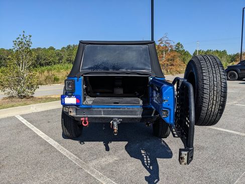 Used 2015 Jeep Wrangler Sport image 29