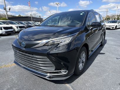 Used 2022 Toyota Sienna XLE