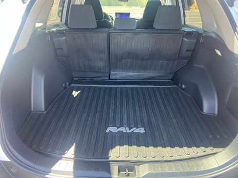 Certified 2025 Toyota RAV4 LE AWD/4WD image 10