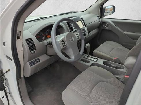 Used 2019 Nissan Frontier SV image 11
