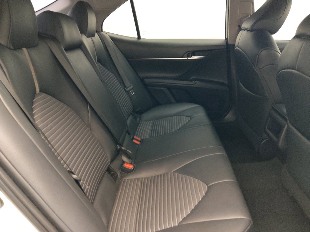 Used 2018 Toyota Camry SE FWD image 19