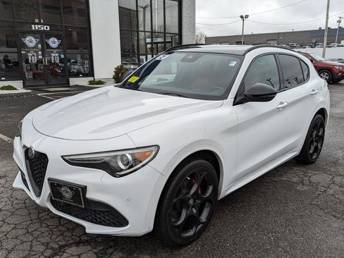 Used 2022 Alfa Romeo Stelvio Veloce AWD/4WD image 2