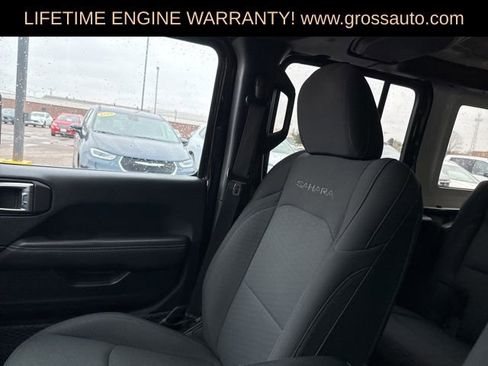 Used 2019 Jeep Wrangler Unlimited Sahara w/ Uconnect 4C Nav & Sound Group AWD/4WD image 14