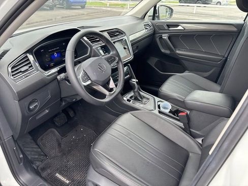 Used 2023 Volkswagen Tiguan SE FWD image 8