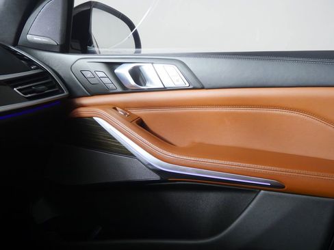 Used 2021 BMW X7 xDrive40i w/ M Sport Package image 29