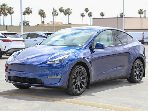Used 2024 Tesla Model Y Long Range image 3