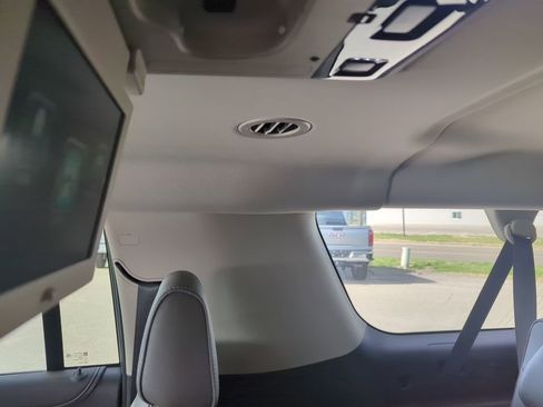 Used 2020 GMC Yukon XL Denali w/ Open Road Package image 11