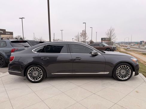 Used 2020 Kia K900 Luxury image 11
