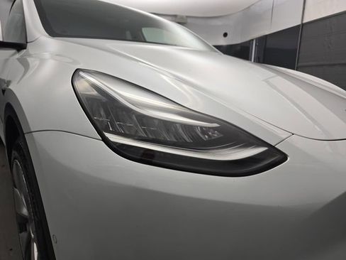 Used 2021 Tesla Model Y Long Range image 13
