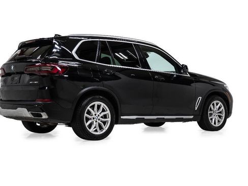 Used 2021 BMW X5 xDrive40i w/ Parking Assistance Package AWD/4WD image 3