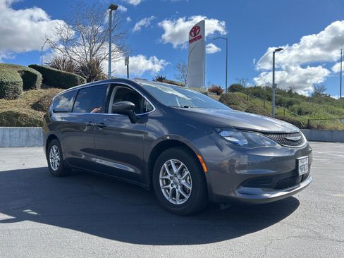 Used 2023 Chrysler Voyager LX image 1