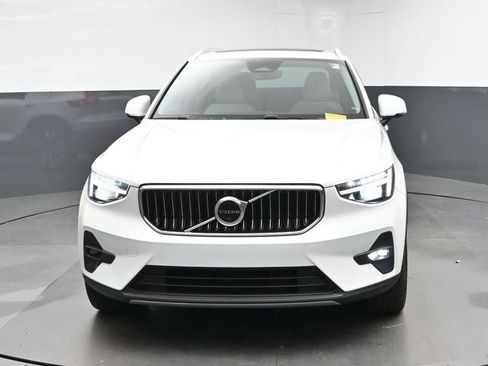 Used 2023 Volvo XC40 B5 Ultimate w/ Protection Package Premier AWD/4WD image 3